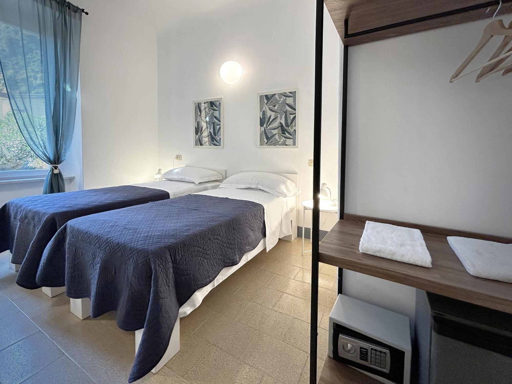 Hotel Meuble Agavi Монтеросо ал Маре Екстериор снимка